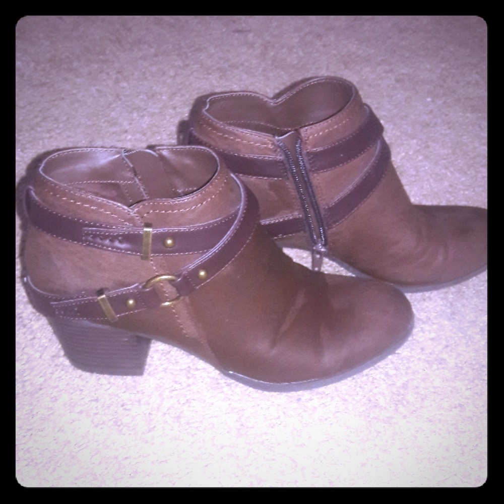 Indigo Rd. Brown booties